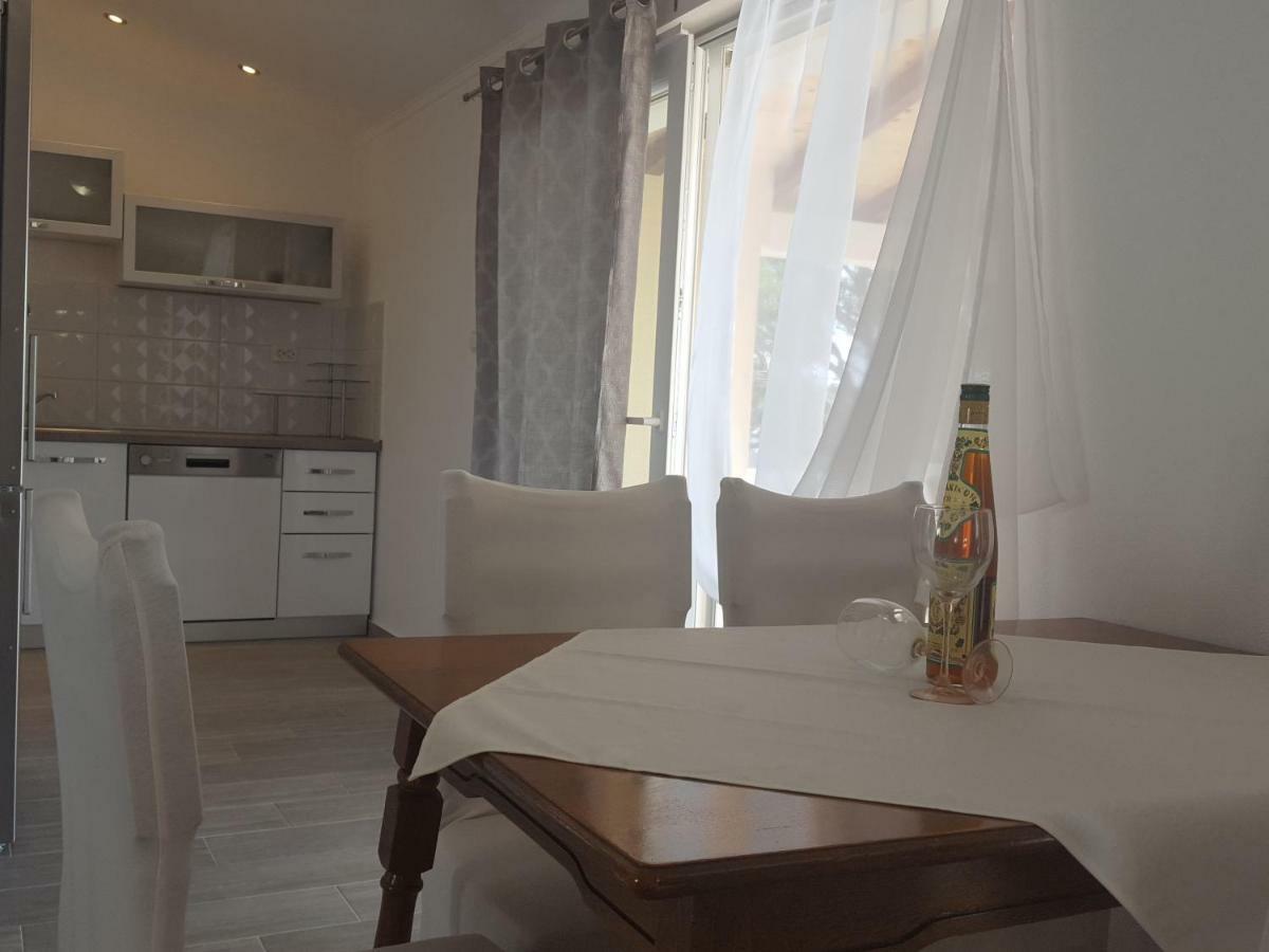 Slavica Apartman Rab Town